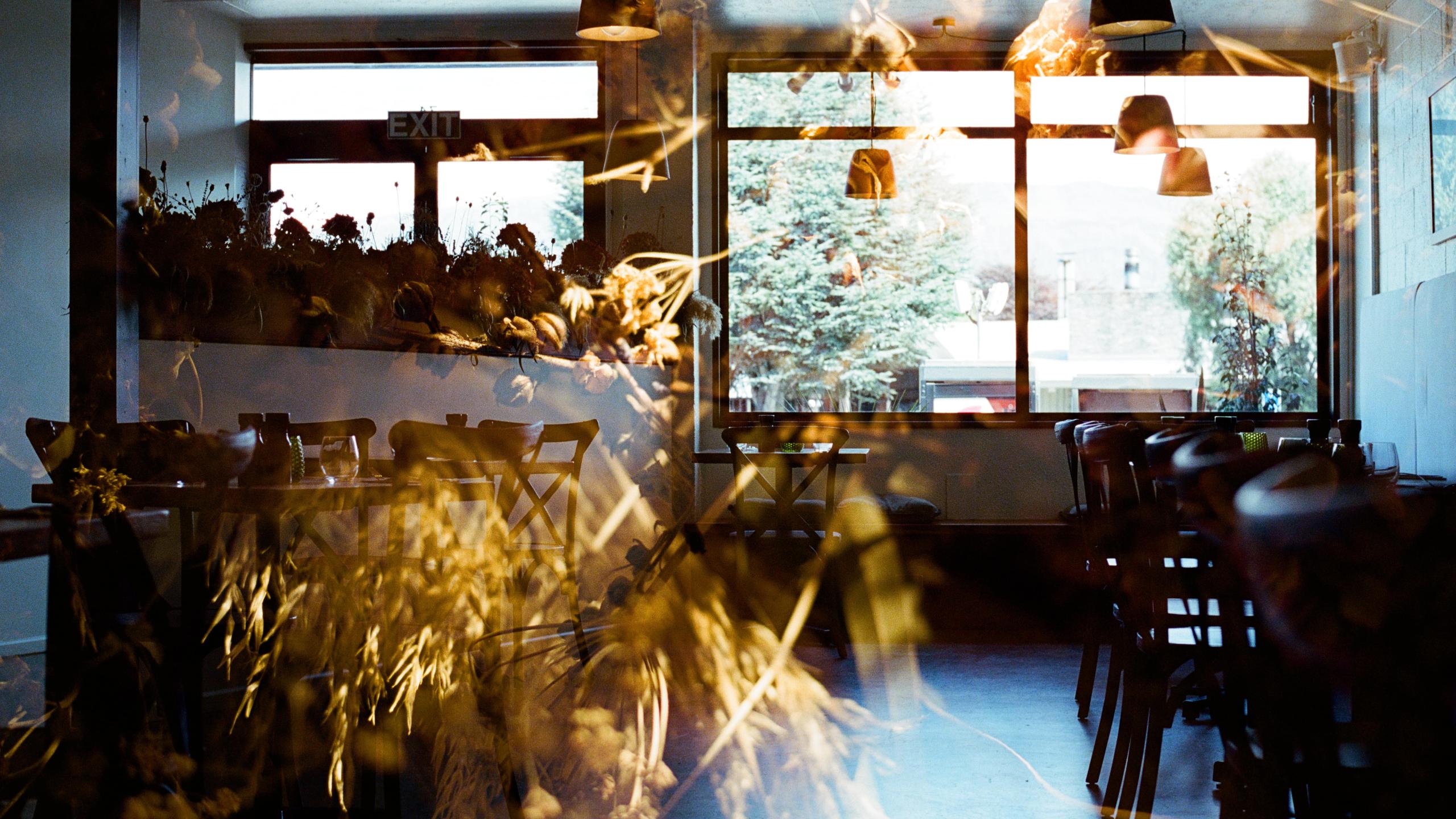 Arc restaurant tables and window v3