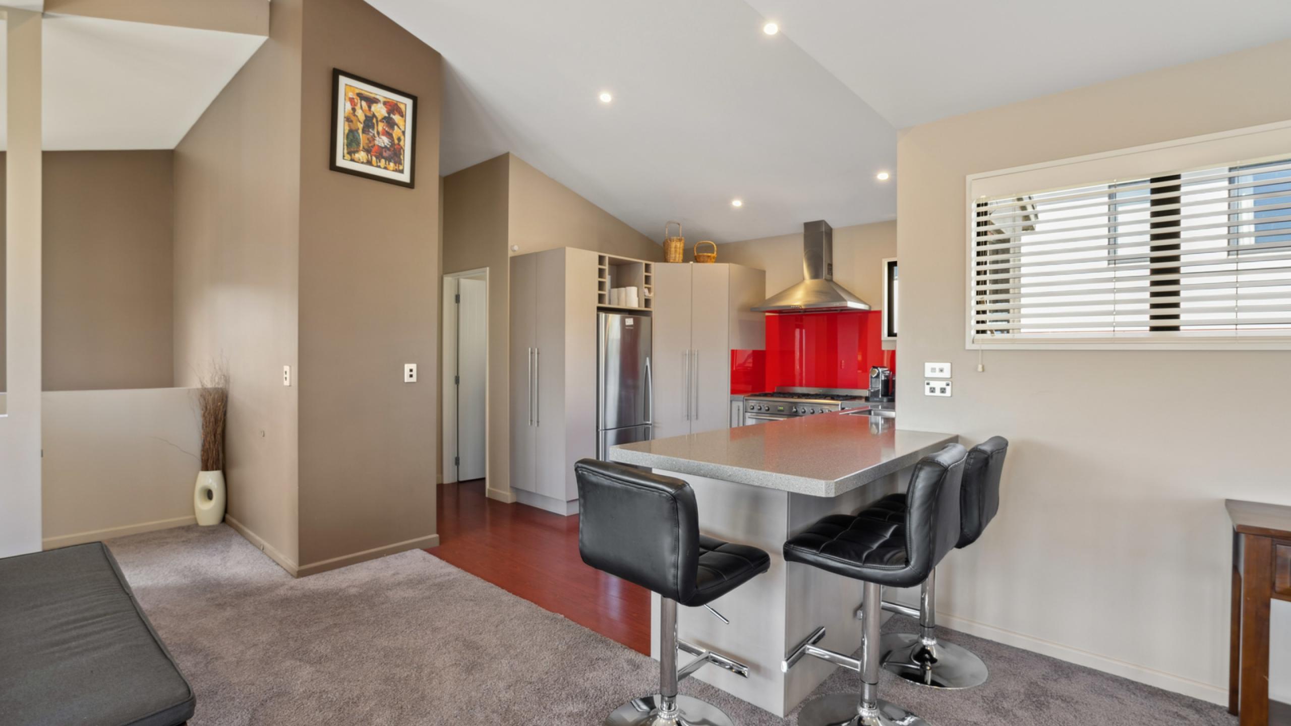 018 Open2view ID590989 106B Kings Drive