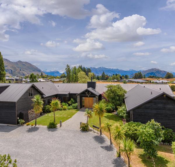  Mountain Range Lodge thumbnail