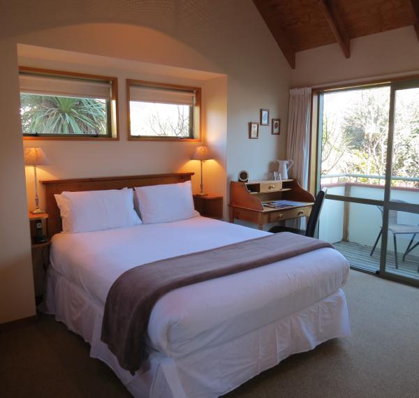 Te Wanaka Lodge thumbnail