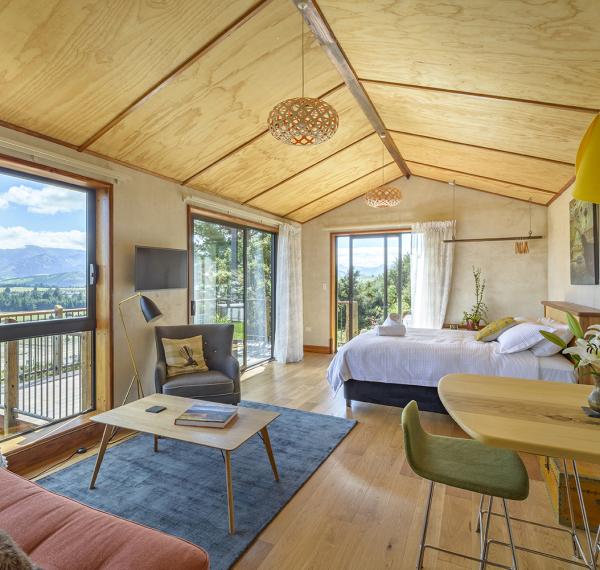  The Lookout Boutique Mountain Hideaway thumbnail